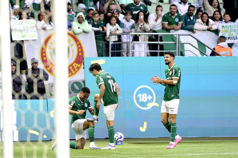 Palmeiras não vacila e mantém distância na ponta, mas precisa melhorar para não tropeçar