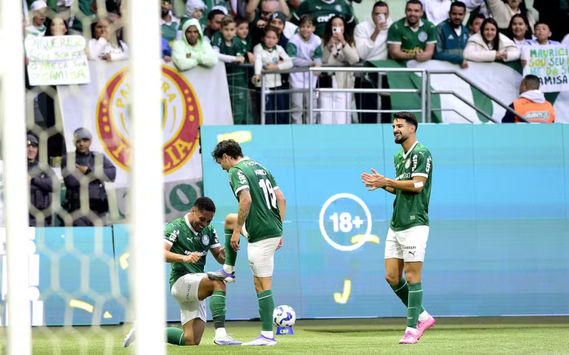 Palmeiras não vacila e mantém distância na ponta, mas precisa melhorar para não tropeçar